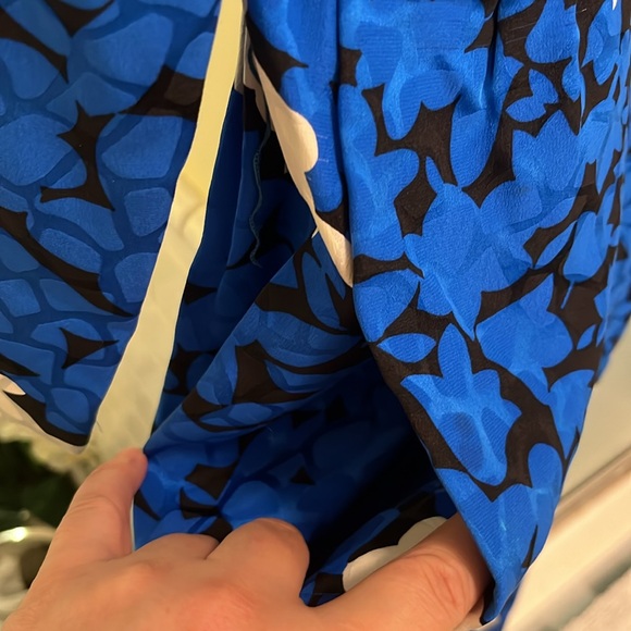 Carolina Herrera silk vintage long sleeve dress - in great used condition - Picture 11 of 11